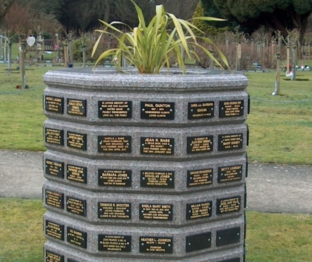 Chapel Lawn Planter Tablet